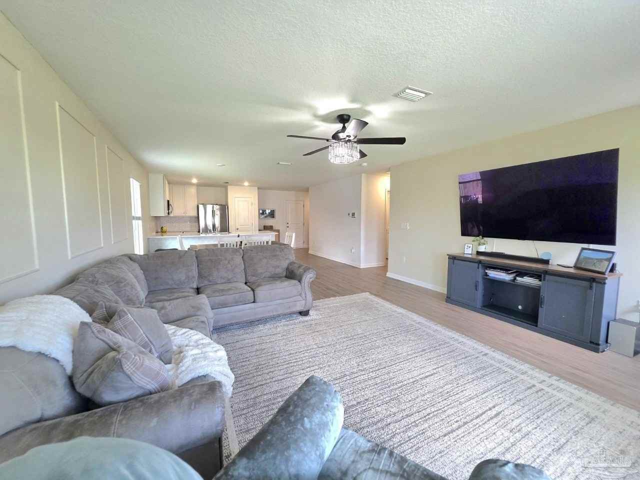 4639 Carlstrom Ln - Photo 6 of 21
