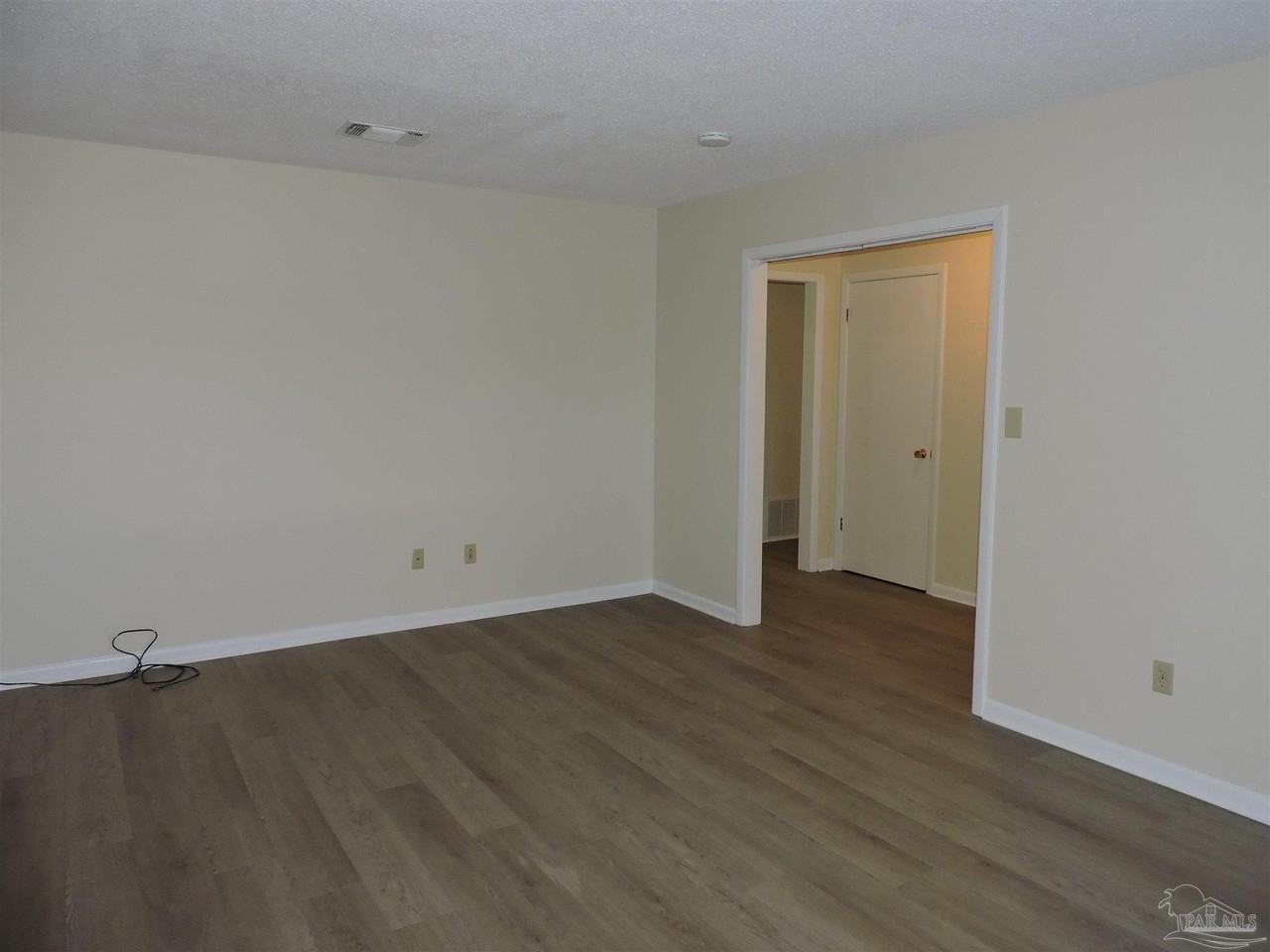 1885 Broyhill Cir - Photo 4 of 25
