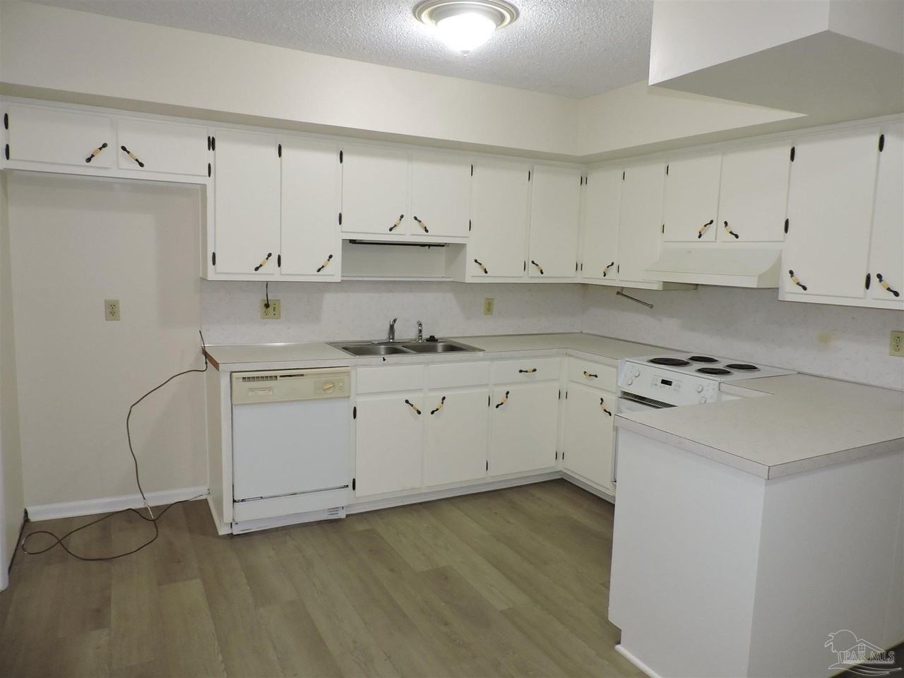 1885 Broyhill Cir - Photo 7 of 25