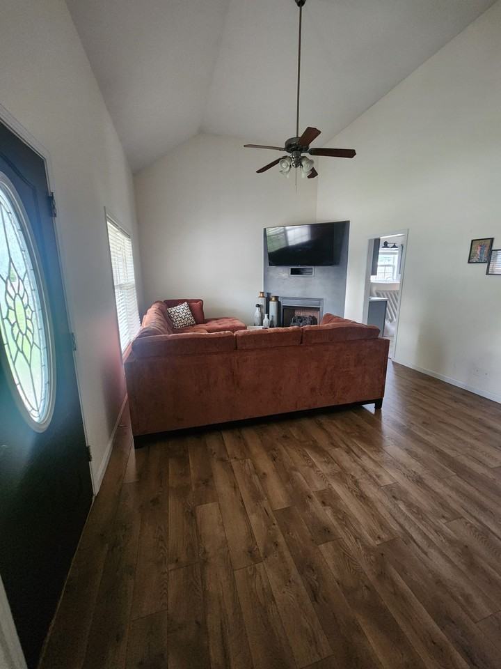 1524 Cedar Springs Cir #1 - Photo 3 of 5