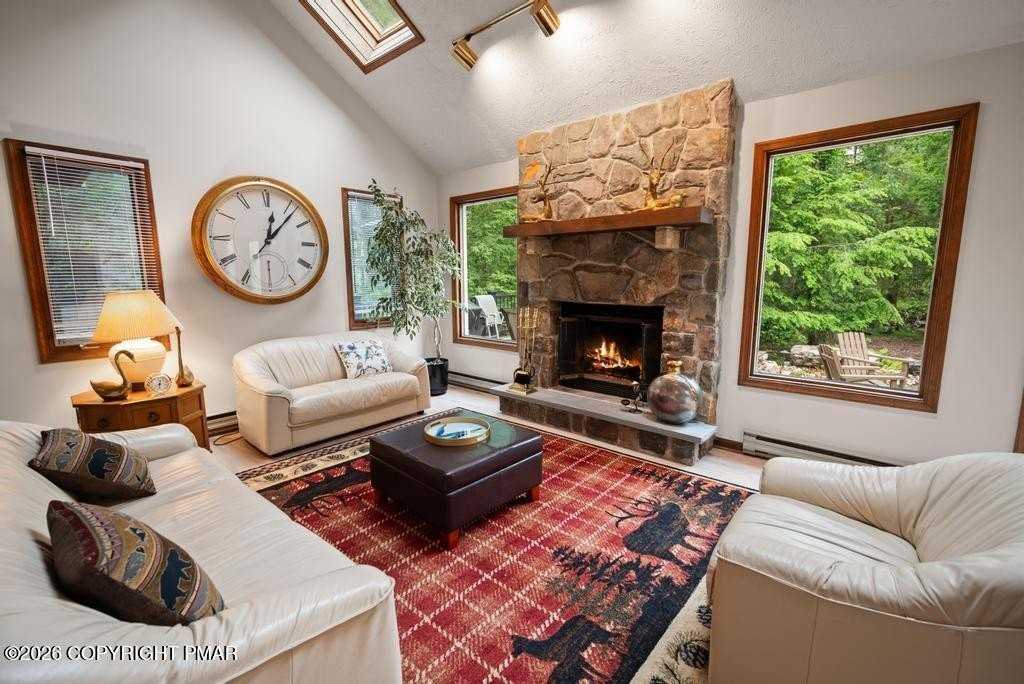 155 Tanglewood Dr - Photo 4 of 37