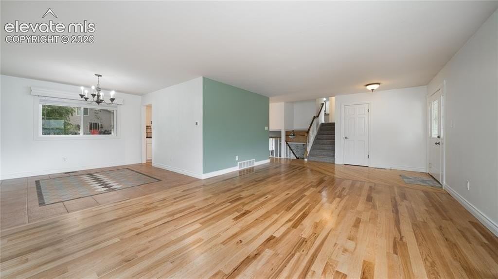 565 Wycliffe Dr - Photo 3 of 23