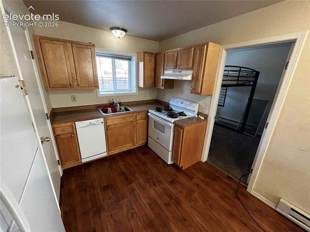 640 Forest Edge Rd #B - Photo 3 of 12