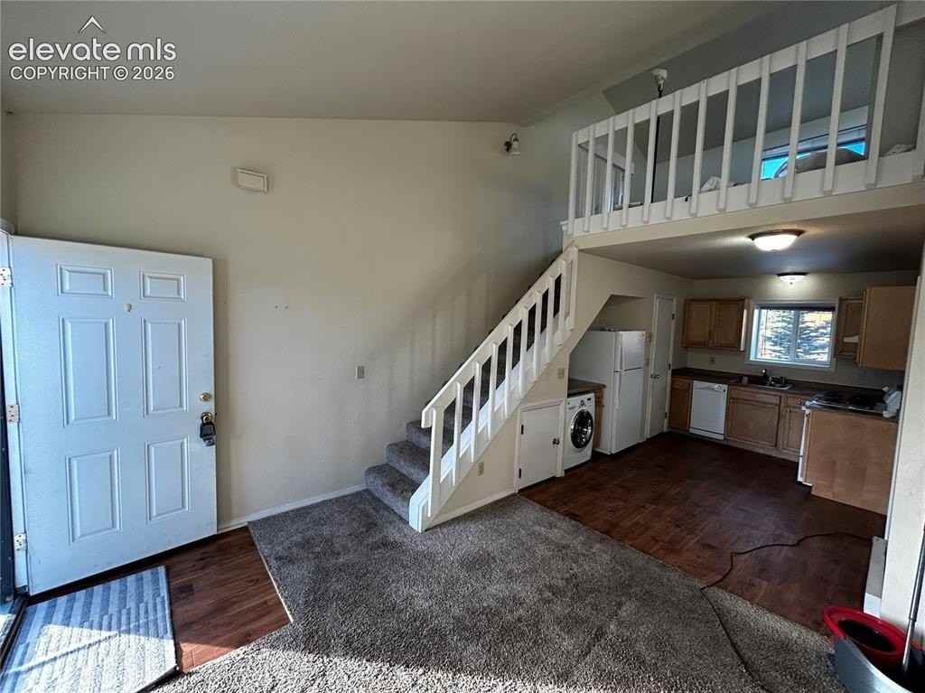 640 Forest Edge Rd #B - Photo 6 of 12