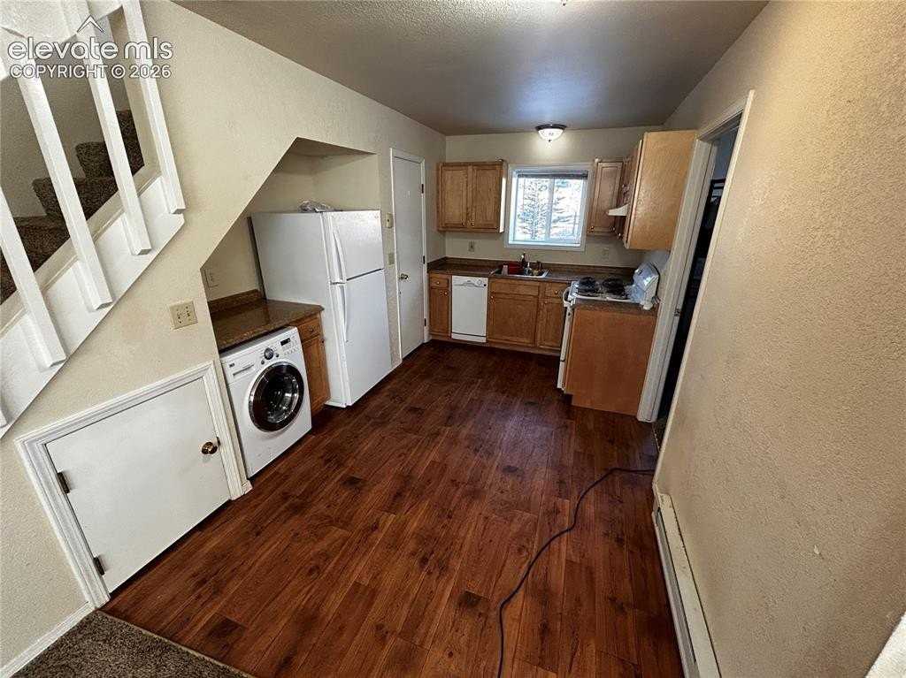 640 Forest Edge Rd #B - Photo 7 of 12