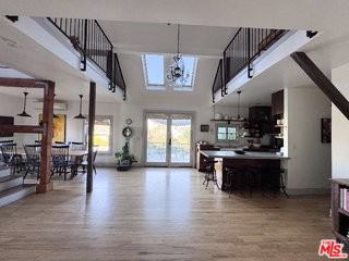 814 E Edgeware Rd - Photo 3 of 8