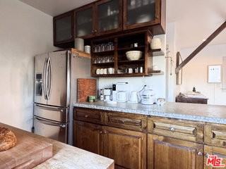 814 E Edgeware Rd - Photo 7 of 8