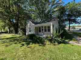 featured image of 21751 Roslyn Rd