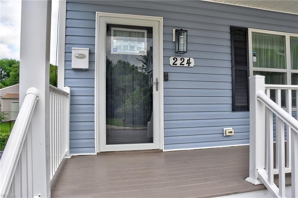 224 Taylor Ave W - Photo 4 of 34
