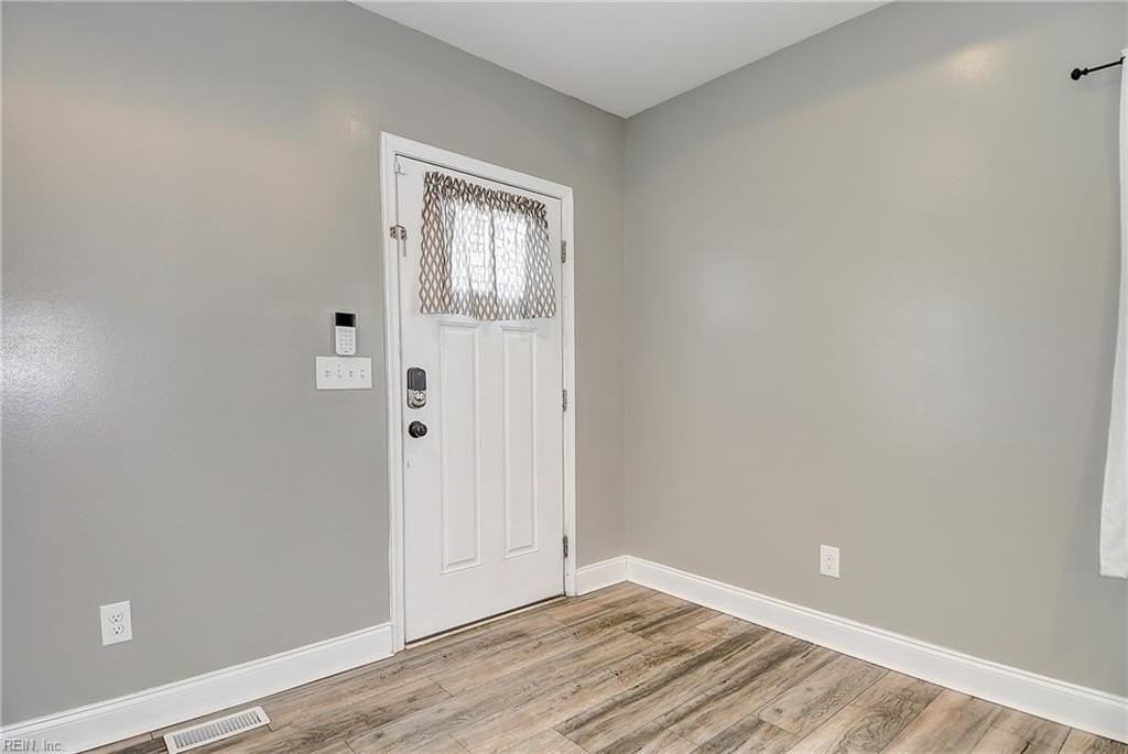 224 Taylor Ave W - Photo 5 of 34