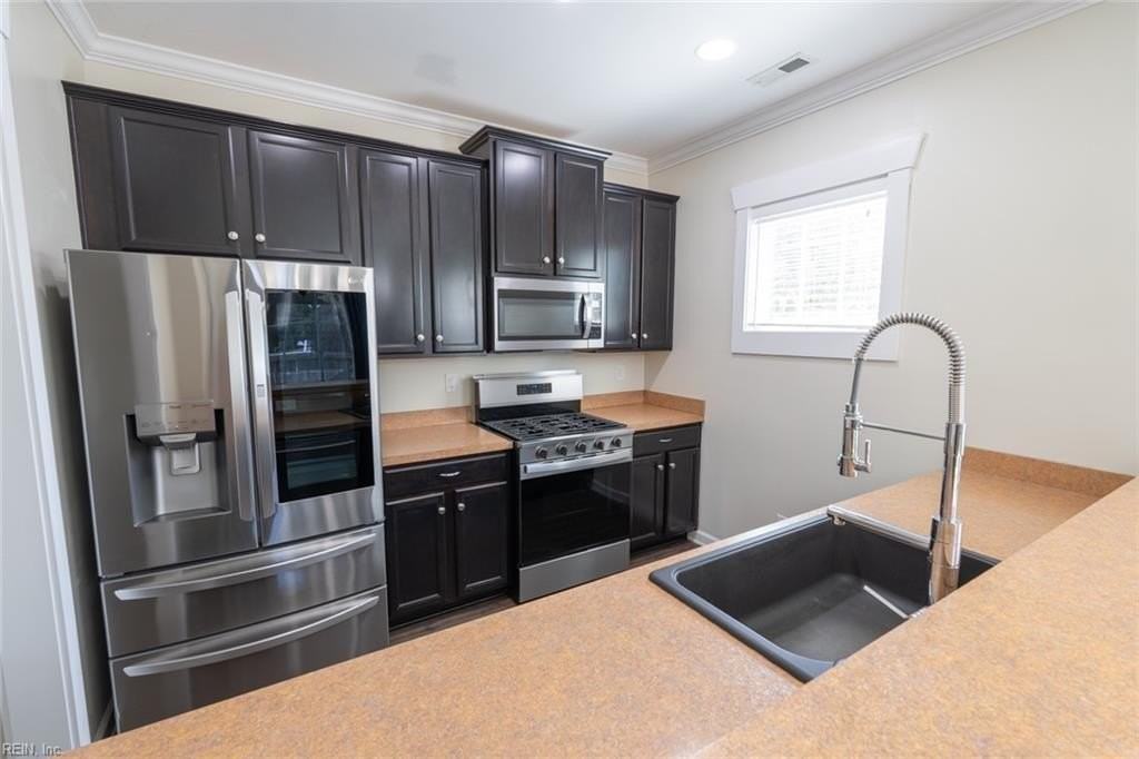 1400 Goodman St - Photo 4 of 47