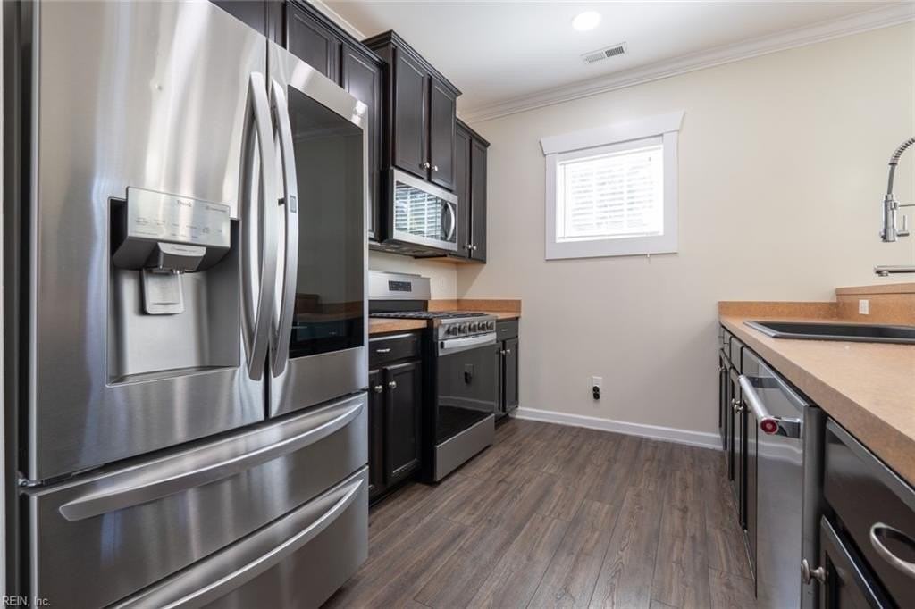 1400 Goodman St - Photo 6 of 47