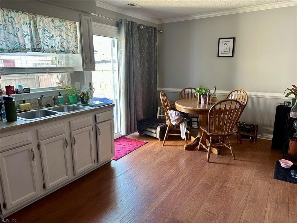 4658 Merrimac Ln - Photo 3 of 9