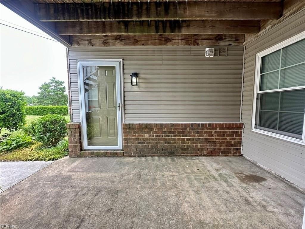 4044 Laurel Green Cir - Photo 4 of 27
