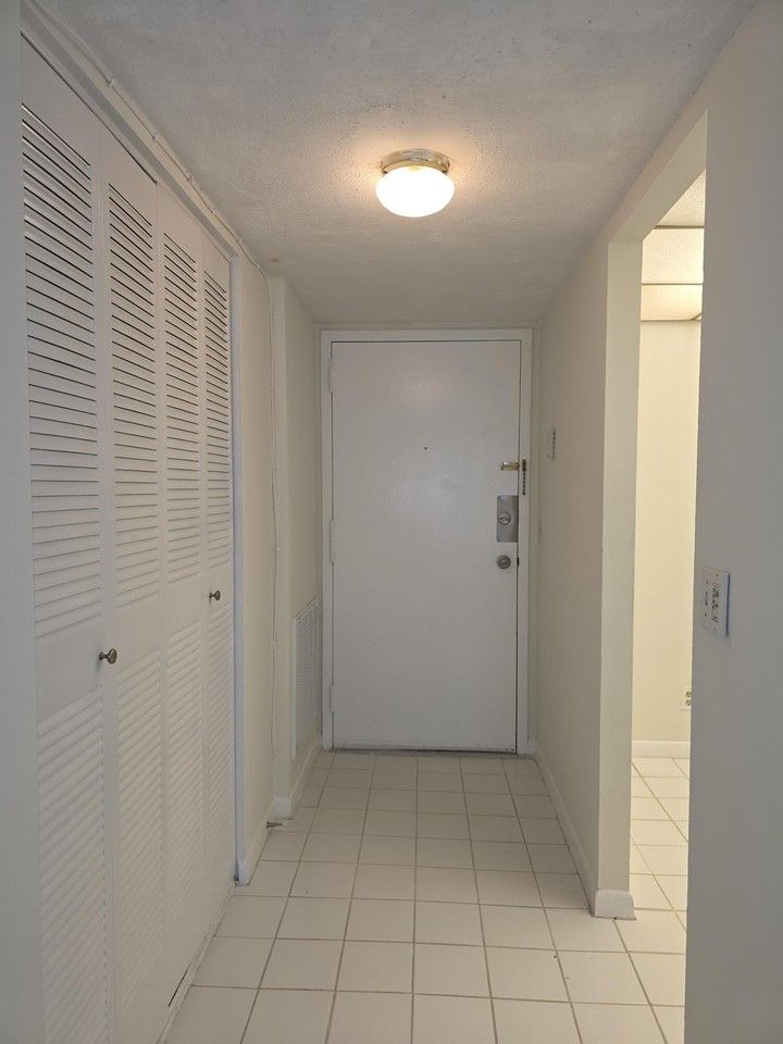 470 Executive Center Dr #2K - Photo 4 of 39