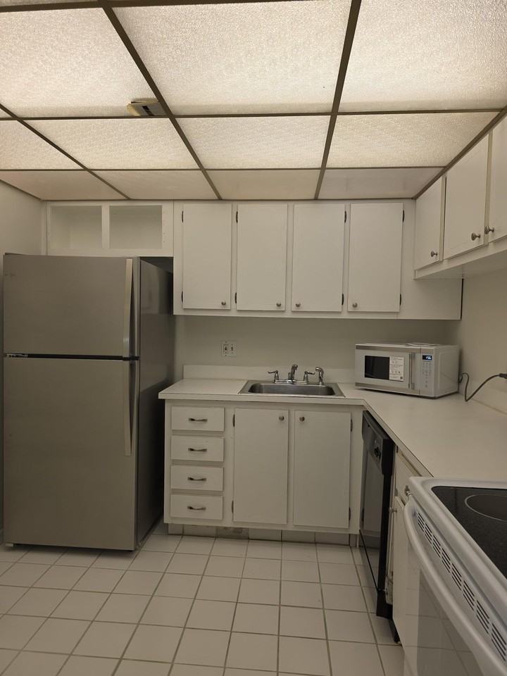 470 Executive Center Dr #2K - Photo 6 of 39