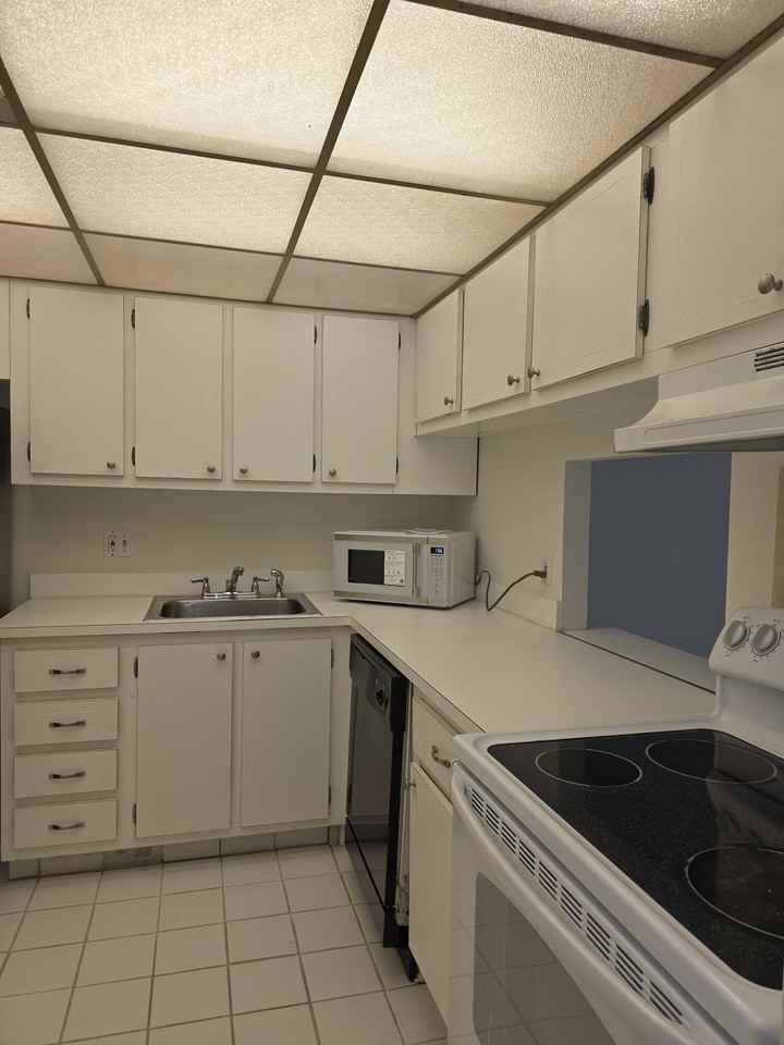 470 Executive Center Dr #2K - Photo 7 of 39