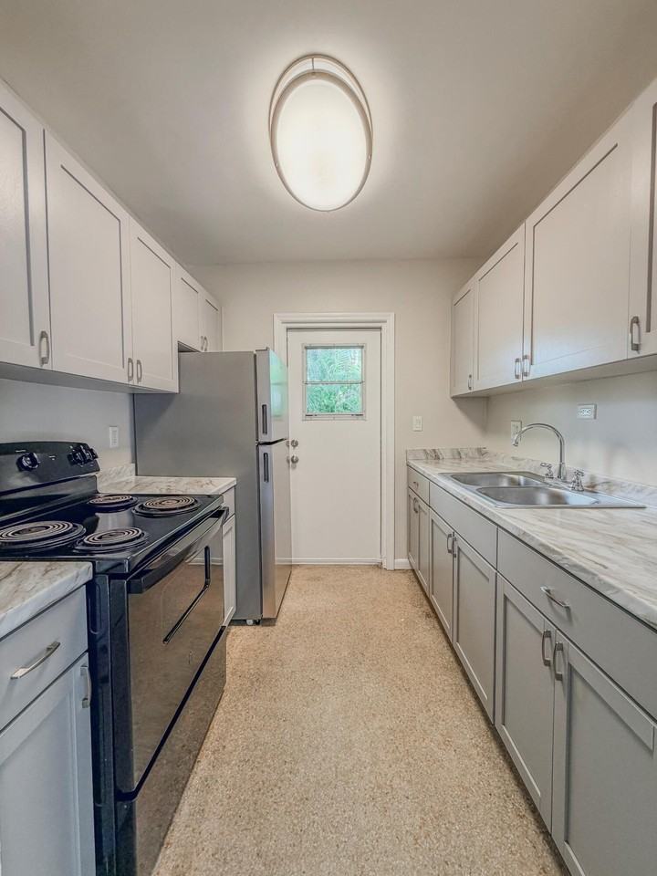 1210 Sw 26th St #4 - Photo 4 of 18