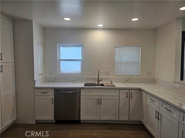711 S Broadway - Photo 2 of 8