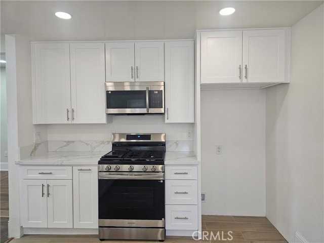711 S Broadway - Photo 3 of 8