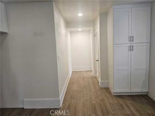 711 S Broadway - Photo 5 of 8
