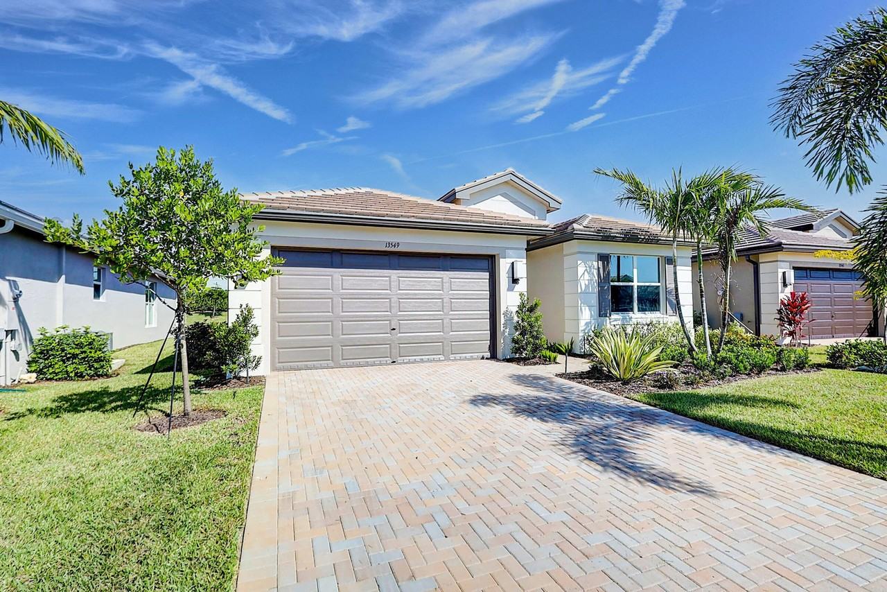 13549 Sw Oceanus Blvd - Photo 2 of 30