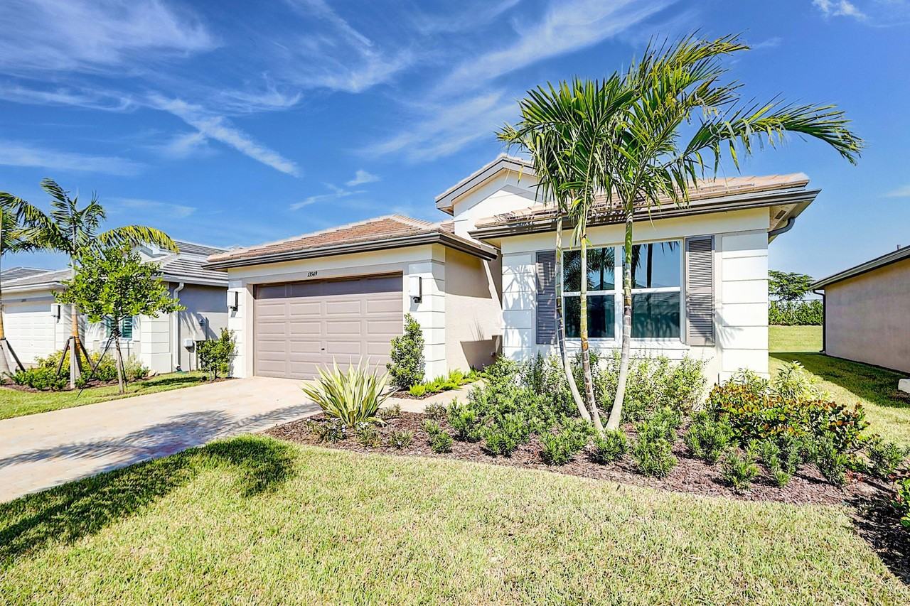 13549 Sw Oceanus Blvd - Photo 3 of 30