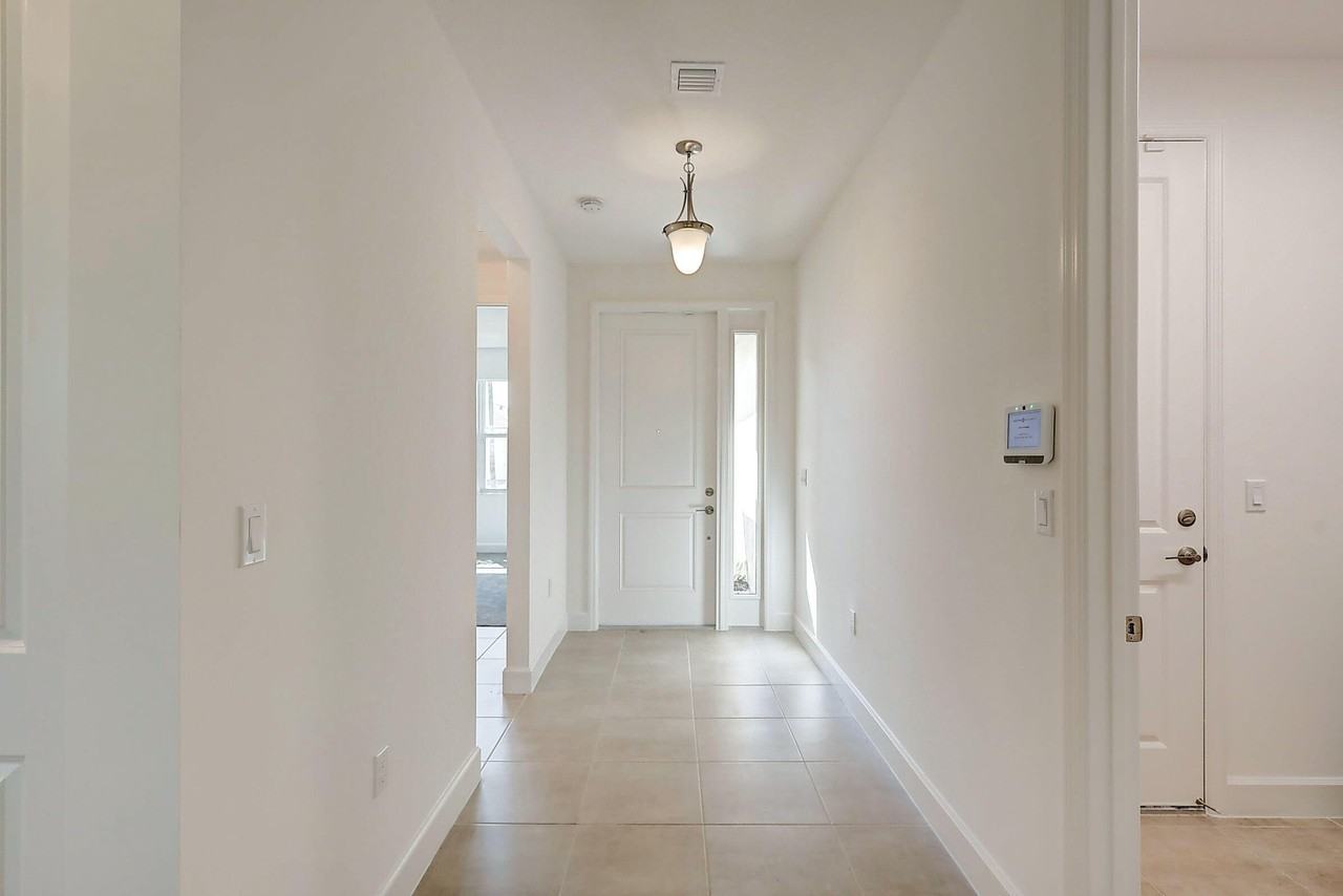 13549 Sw Oceanus Blvd - Photo 4 of 30