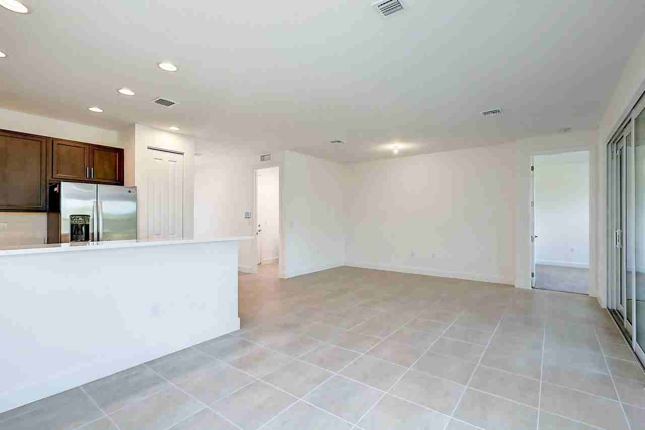 13549 Sw Oceanus Blvd - Photo 5 of 30
