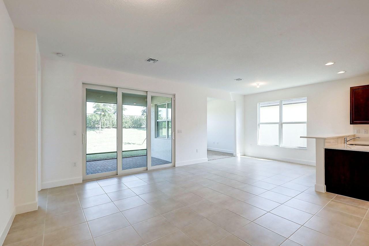 13549 Sw Oceanus Blvd - Photo 7 of 30