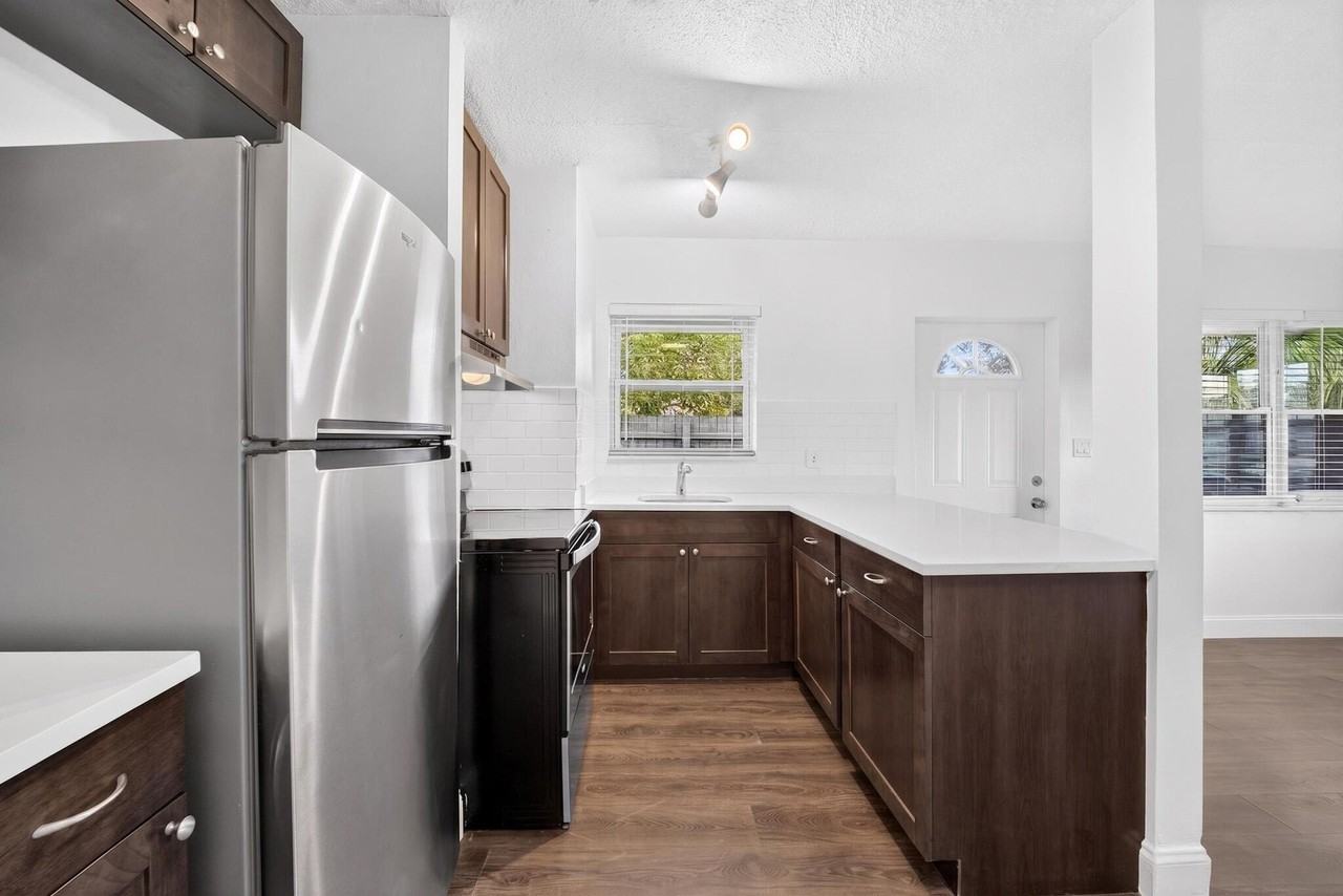 732 Se 15th St #1 - Photo 6 of 50
