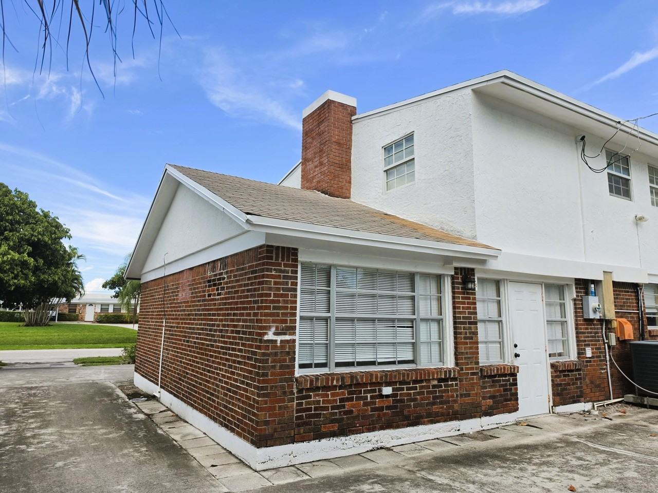 814 Poplar Dr #B - Photo 2 of 14