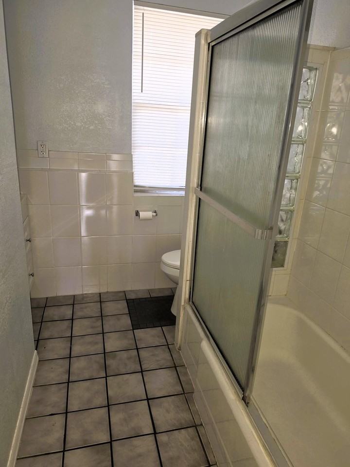 814 Poplar Dr #B - Photo 3 of 14