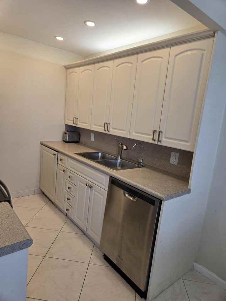 2031 Exeter Dr - Photo 2 of 45