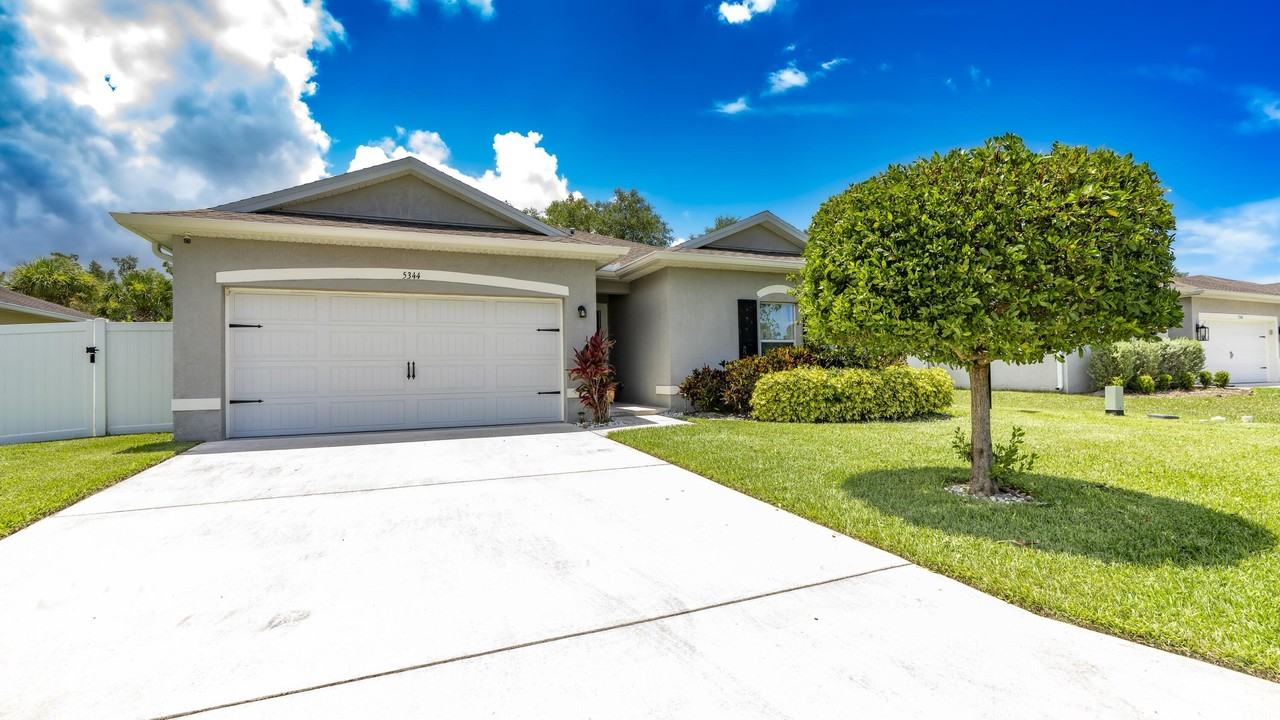 5344 Oakland Lake Cir - Photo 2 of 50