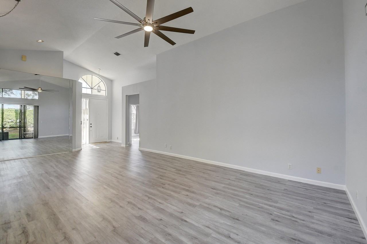 10201 Lexington Lakes Blvd N - Photo 6 of 40