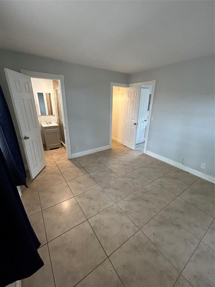 921 Ne 17th Ave #2 - Photo 7 of 10