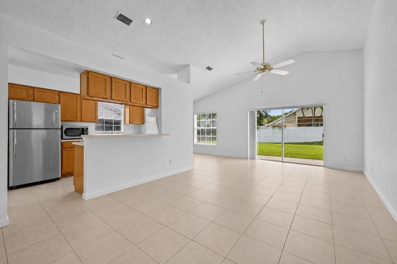 6397 Garrett St - Photo 4 of 22