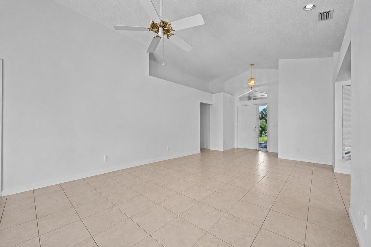 6397 Garrett St - Photo 5 of 22