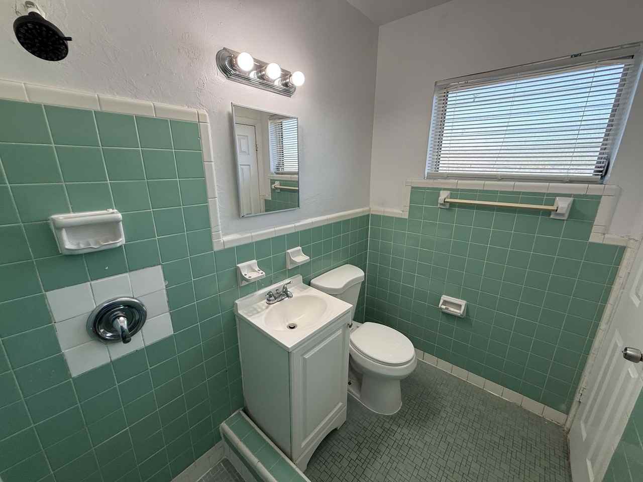 6014 Fillmore St #4E - Photo 3 of 11