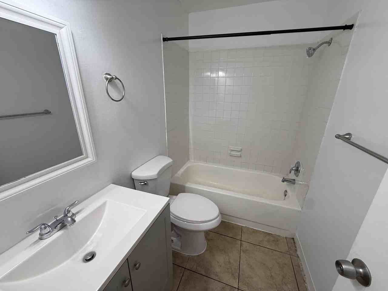 1941 Nw 14th Ave #D - Photo 2 of 15