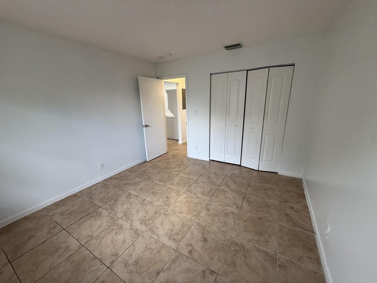 1941 Nw 14th Ave #D - Photo 4 of 15