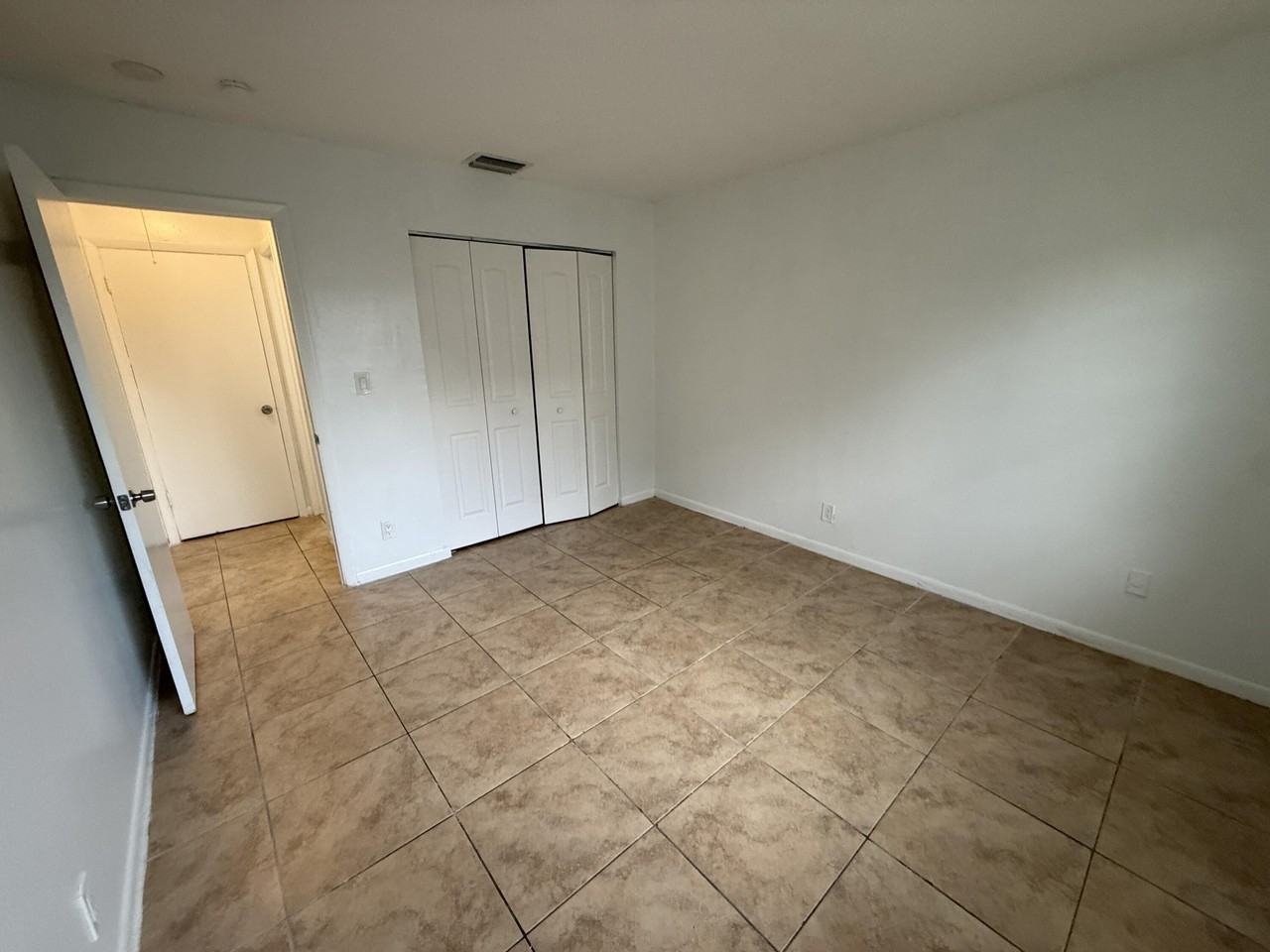 1941 Nw 14th Ave #D - Photo 5 of 15