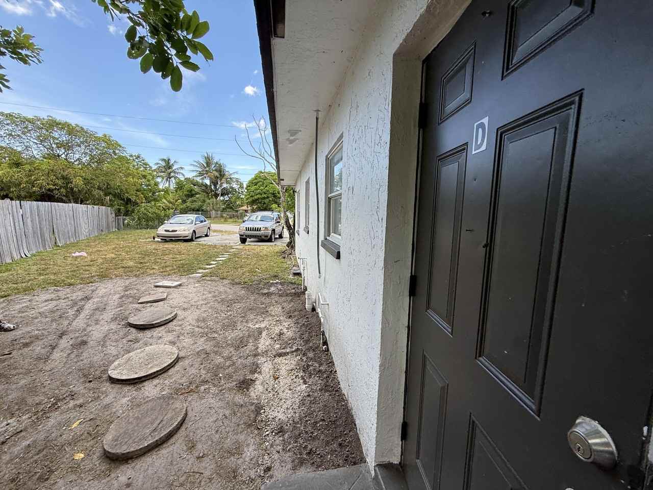 1941 Nw 14th Ave #D - Photo 6 of 15