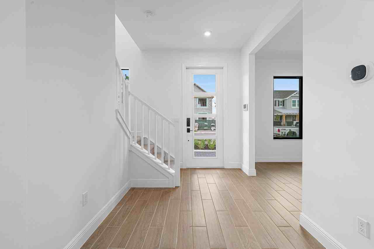 920 SW Newfield Avenue - Photo 5 of 50