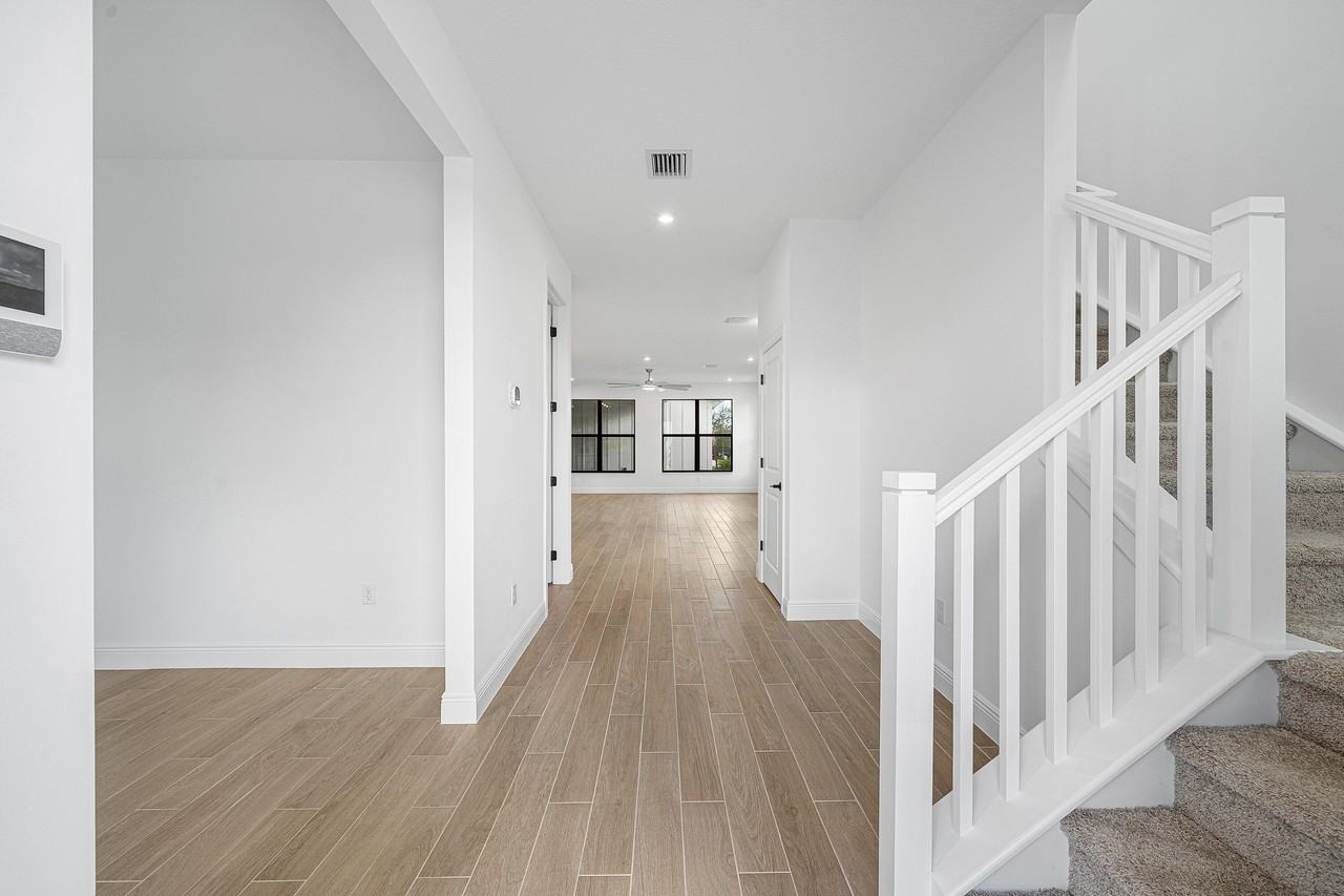 920 SW Newfield Avenue - Photo 6 of 50