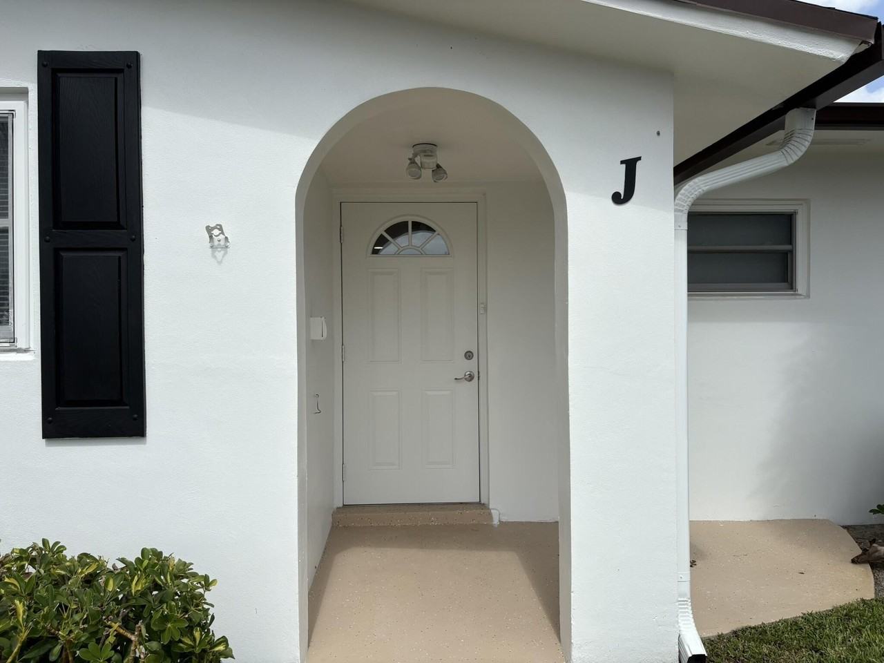 2930 Crosley Dr E #J - Photo 2 of 14