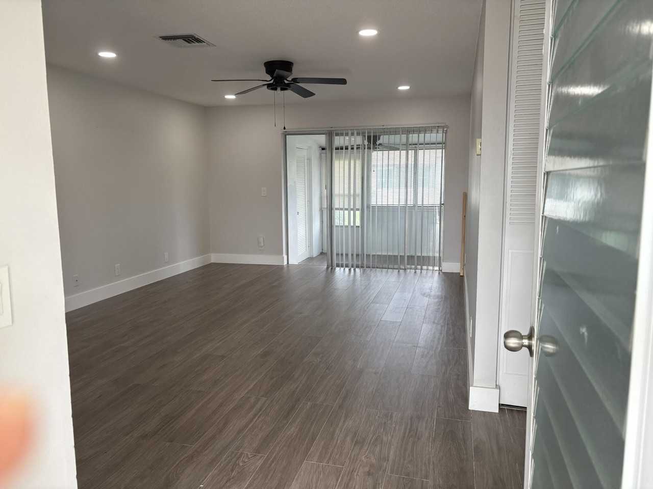 2930 Crosley Dr E #J - Photo 4 of 14