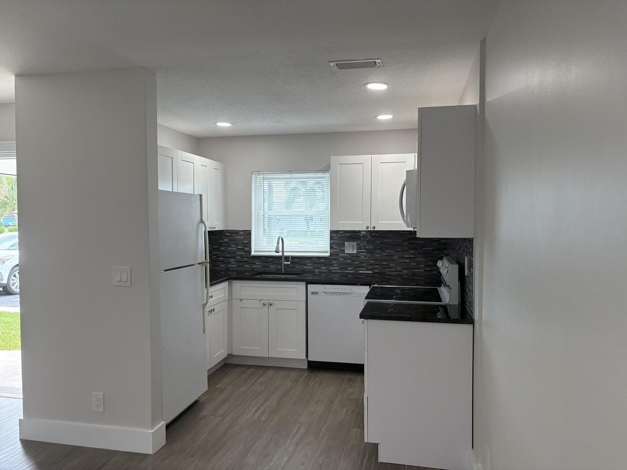 2930 Crosley Dr E #J - Photo 5 of 14