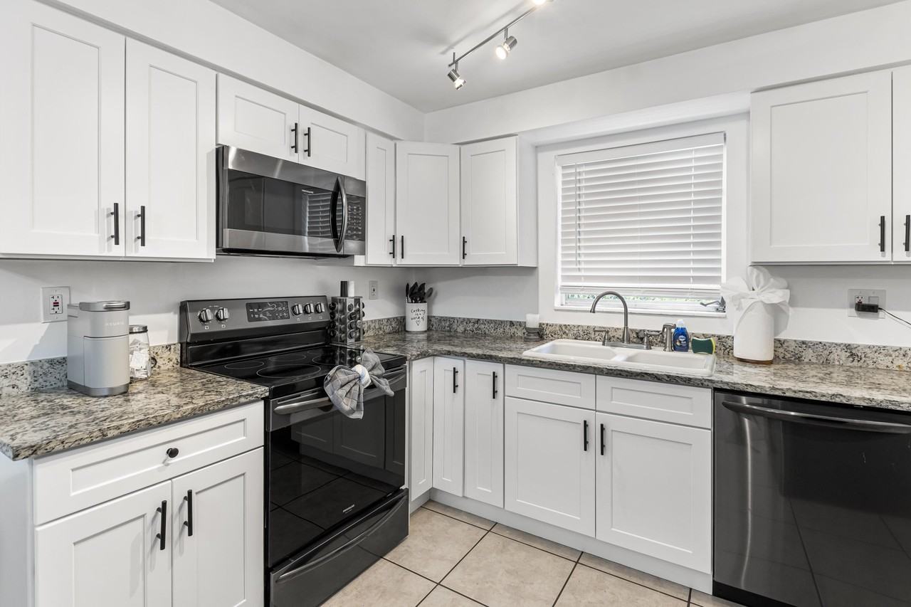 2191 Thomasson Dr - Photo 4 of 25